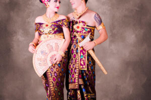 Paket Prewedding Indoor Studio Adat Bali di Rudhia Salon Denpasar – Elegan & Berkesan!