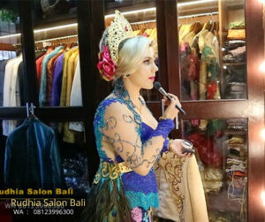 jasa foto adat Bali Uluwatu