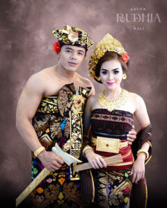 jasa foto adat Bali dengan makeup