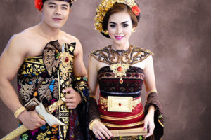 Paket Prewedding Adat Bali Indoor di Denpasar – Studio Eksklusif di Rudhia Salon