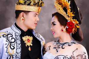 Paket Prewedding Adat Bali Indoor di Denpasar – Studio Eksklusif di Rudhia Salon