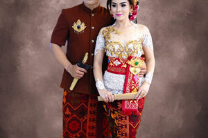 Studio Foto Prewedding Indoor Adat Bali di Denpasar – Hasil Mewah & Profesional!